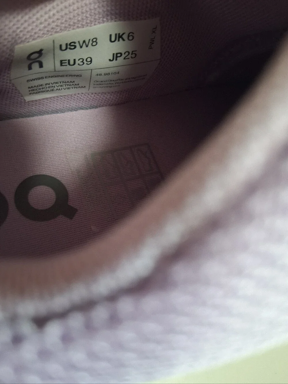 On The Roger Advantage Women's Sneaker * Size: 8 * NEW